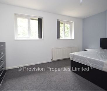 4 Bedroom House near Leeds University - Photo 1