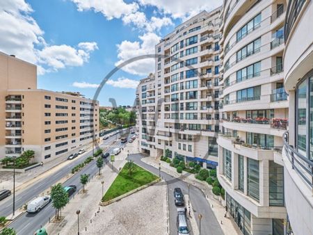 2 bedroom luxury Apartment for rent in Campolide, Portugal - Photo 3