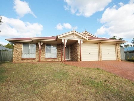 Generous Family Home in Popular Middle Ridge - Photo 2