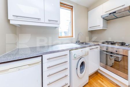 Top floor Studio in a Zone 1 Location Minutes to Old street Station - Photo 4