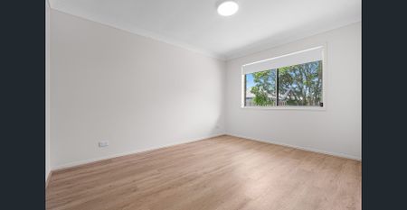 Modern Family Living in Wynnum West - Photo 3