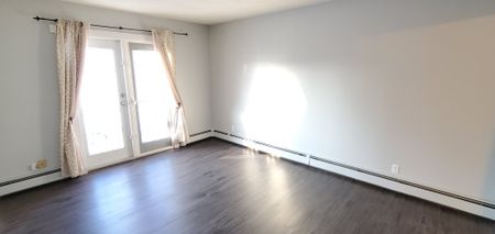 Fantastic Upper Level 2 bedroom suite in Sylvan Lake!! - Photo 2