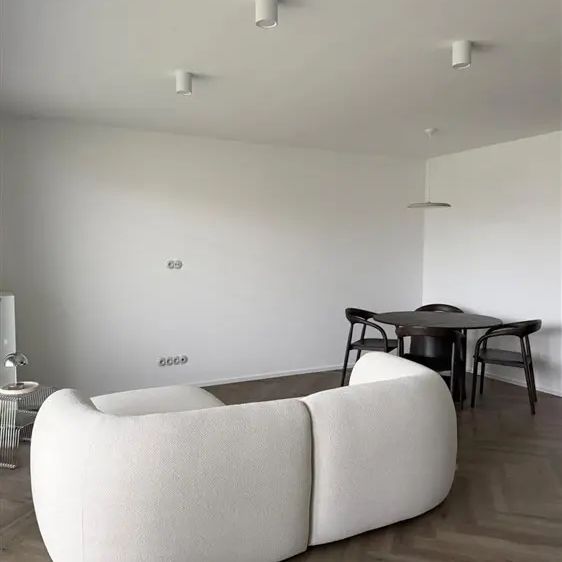 Tato nemovitost, může být právě vaším domovem 4+kk s balkónem, terasou a předzahrádkou, garážovým stáním a velkorysou komorou - Фото 1