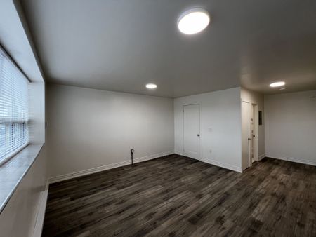 For Lease - 1989 Lawrence Avenue Unit# 1, Toronto, Ontario - Photo 2