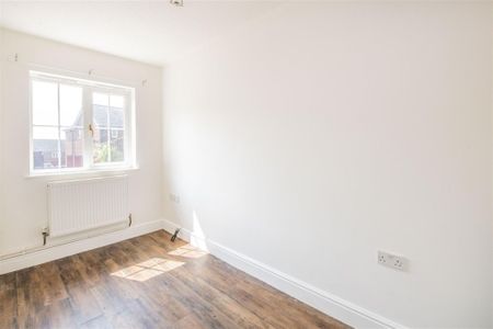 3 bed House - Detached To Let - Photo 5