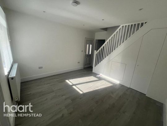 3 bedroom semi-detached house to rent - Photo 1