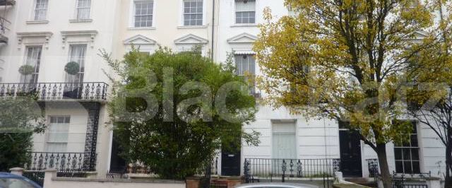 Set within a period House mins to tube and & shops - Photo 1