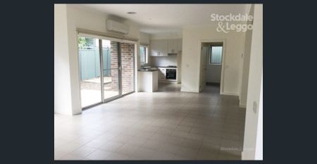 2 BEDROOMS + STUDY, HEATING & COOLING NEAR TRANSPORT, MERCY & AUSTIN HOSPITALS! - Photo 2