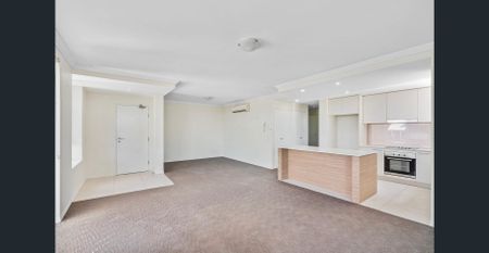 2 BEDROOM APARTMENT - LAKESIDE LIVING IN BOUTIQUE VARSITY LAKES! - Photo 2