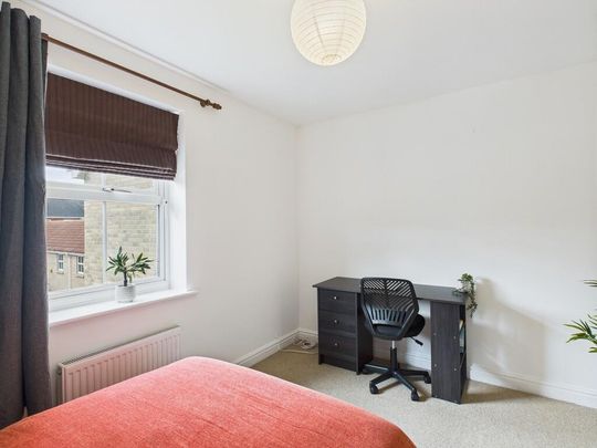1 bedroom in a house share to rent - Photo 1