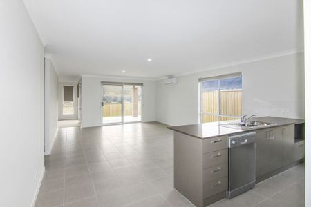 55 Tarragon Way, Chisholm - Photo 2