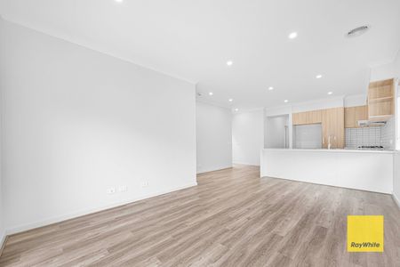 Stylish Family Living with Timeless Appeal! - Photo 3