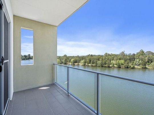 Stylish 2-Bed, 2-Bath Apartment in Sought-After Emerald Lakes! - Photo 1