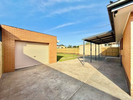 Updated Family Home In Bell Park - Photo 4