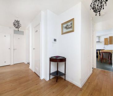 3 bedroom flat to rent - Photo 6