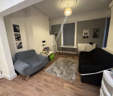 1 bedroom in a flat share to rent - Photo 6