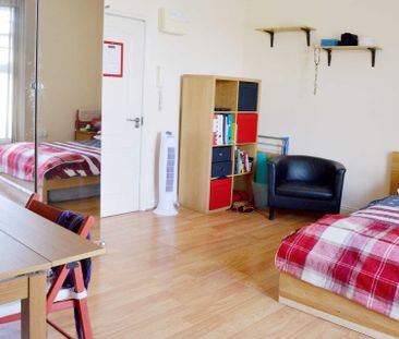 Price £1,100 pcm - Available 11/07/2025 - Furnished - Photo 3
