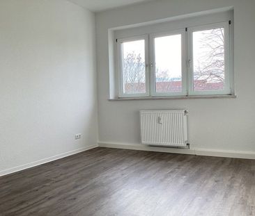 Hier macht wohnen Spaß: günstig geschnittene 3-Zimmer-Wohnung mit B... - Foto 4