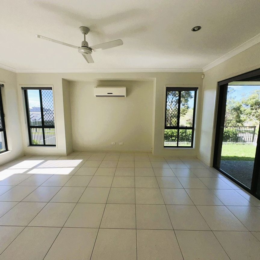 4 Bedroom Home in Quiet Pacific Pines Location! - Photo 1