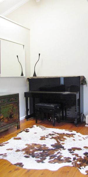 Charming Partly Furnished One-Bedroom in Quiet Chatswood Reserve - Photo 1