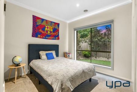 Prestigious Family Home in a Prime Boardwalk Estate Location ! - Photo 5