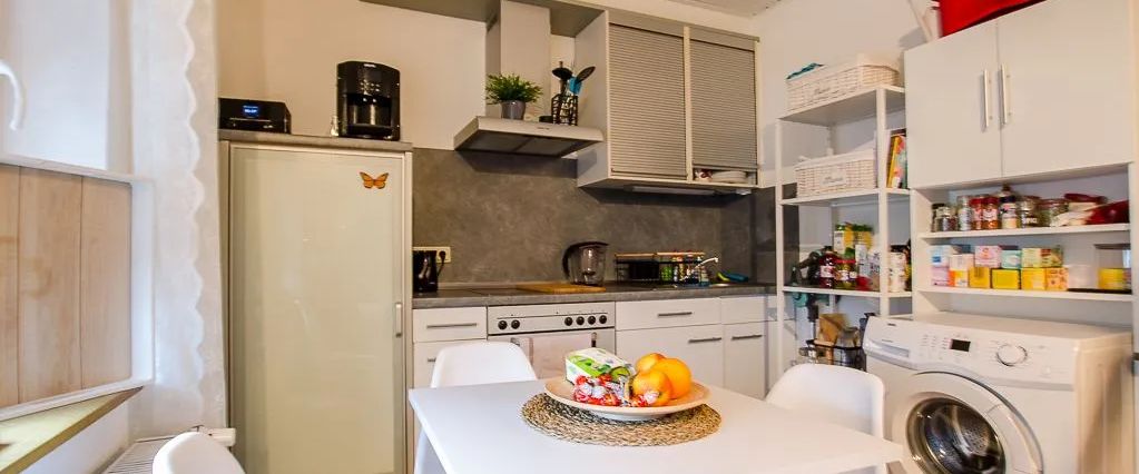 Maisonettewohnung mit Einbauküche für eine Person - Photo 1