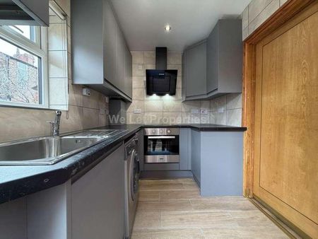 Ealing Avenue, Fallowfield, M14 - Photo 2