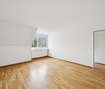 Gemütliche 3,5 Zimmer-Dachwohnung im Ortszentrum von Aesch - Foto 2
