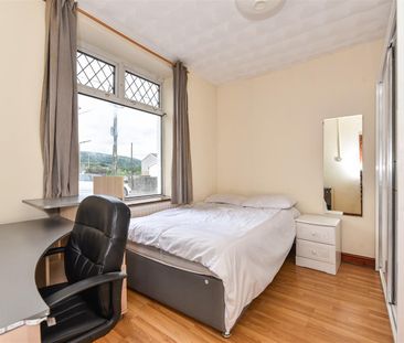 Room For Rent Meadow Street, Pontypridd - Photo 4
