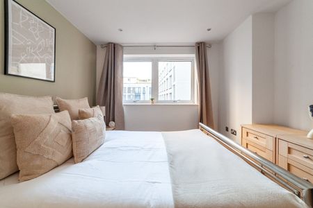 1 Bed Flat, Long Lane, SE1 - Photo 3