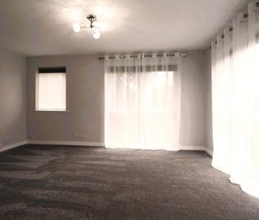 2 bedroom ground floor flat to rent - Photo 2