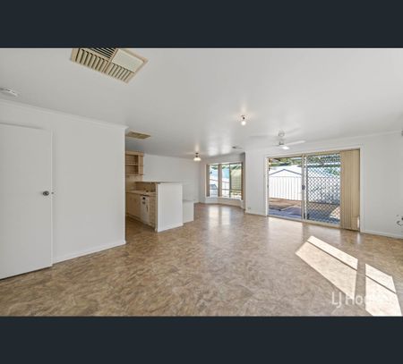20 Sedgemoor Road, Craigmore, SA 5114 - Photo 4