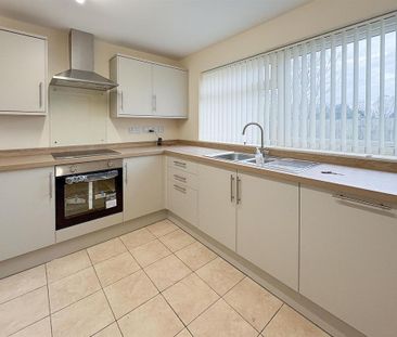 3 bedroom semi-detached bungalow to rent - Photo 6