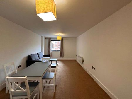 One bedroom located in Regal Court close to Fiveway's Station and Brindleyplace. - Photo 5