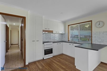 SPACIOUS 4 BEDROOMS WITH ELEVATED VIEWS! - Photo 3