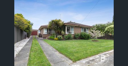 CHARMING FAMILY GEM IN A QUIET WENDOUREE POCKET - Photo 5