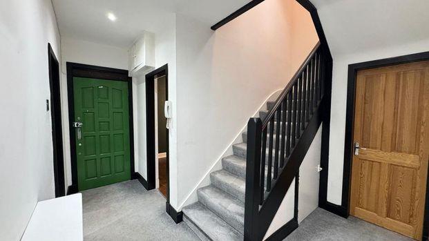 4 bedroom flat to rent - Photo 1