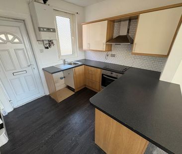2 bedroom terraced house to rent - Photo 2