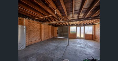 Large Family home in Chermside West!! - Photo 3