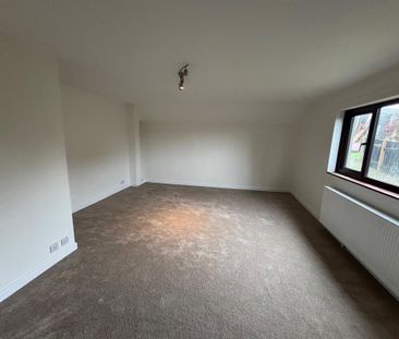 4 bedroom detached house to rent - Photo 2