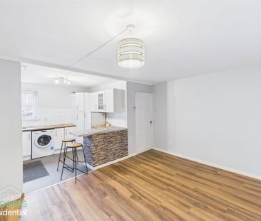 8a Davarr Avenue, Dundonald, Belfast, BT16 2NS - Photo 6