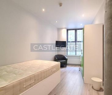 1 bedroom in a flat share to rent - Photo 4