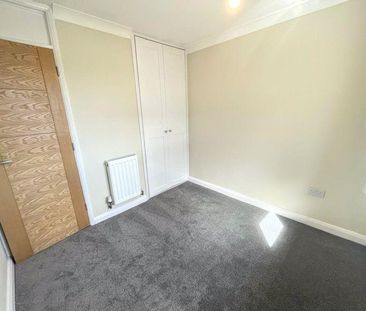 3 bedroom end of terrace house to rent - Photo 3