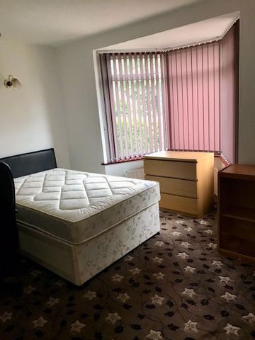 4 bedroom terraced house to rent - Photo 5