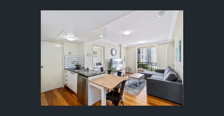 Light & Airy 7th floor apartment with ocean views - Photo 4