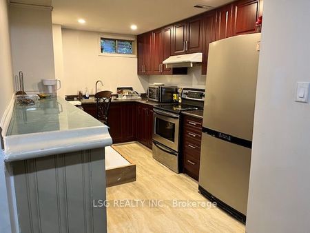 Detached Home For Lease | N8131522 - Photo 5