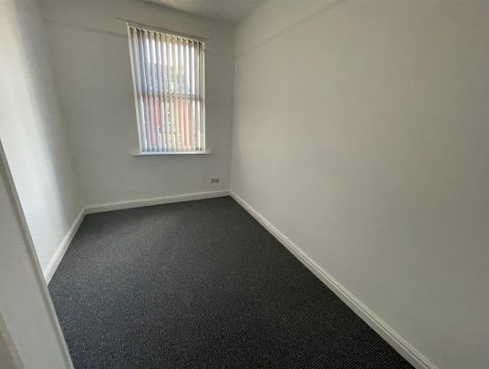 2 bedroomflatto rent - Photo 1