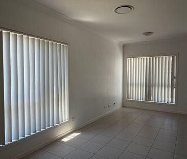 Beautiful and Spacious Property - Photo 5