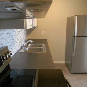 2 Bedroom Condo For Rent In Oshawa - Fully Renovated - Photo 2