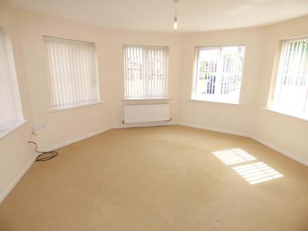 2 bedroom ground floor flat to rent - Photo 2